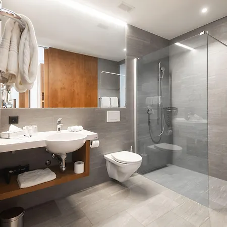 One66 Hotell 3*