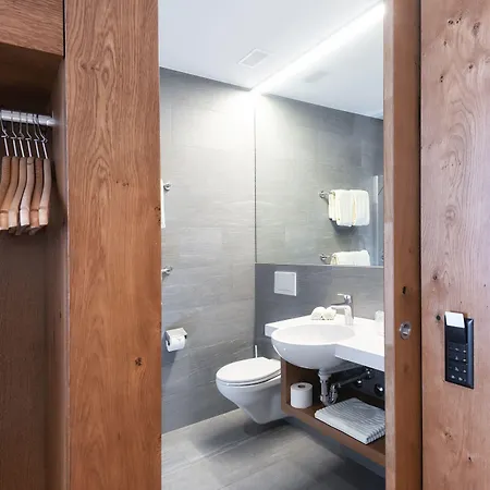 One66 Hotel 3*