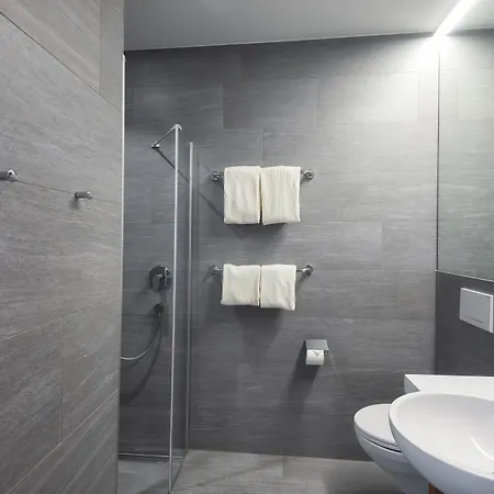 Hotel One66