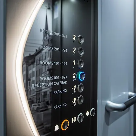Hotel One66