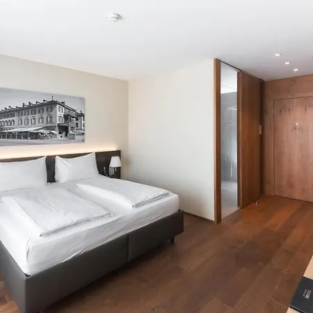 Hotel One66 3*
